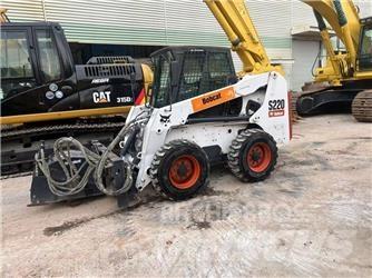 Bobcat S 220 Smykem řízené nakladače