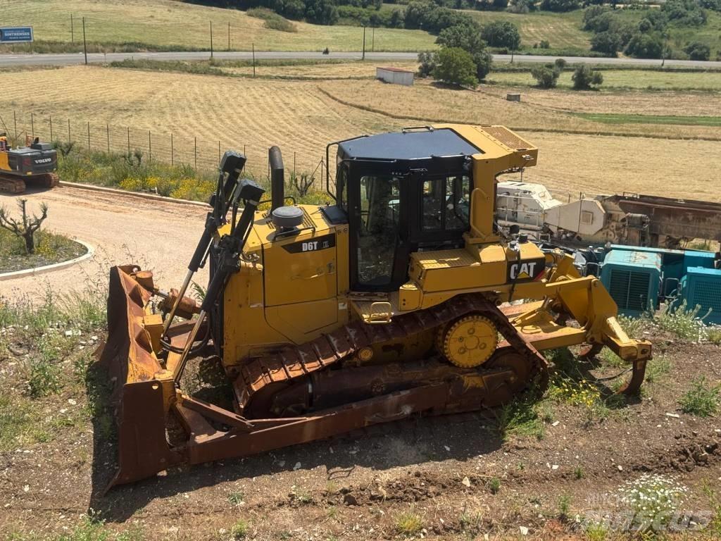 CAT D 6 T XL Pásové dozery