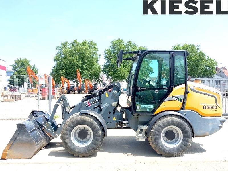 Giant G 5000 X-Tra Smykem řízené nakladače