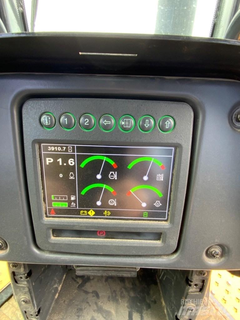 DEERE 750K Pásové dozery