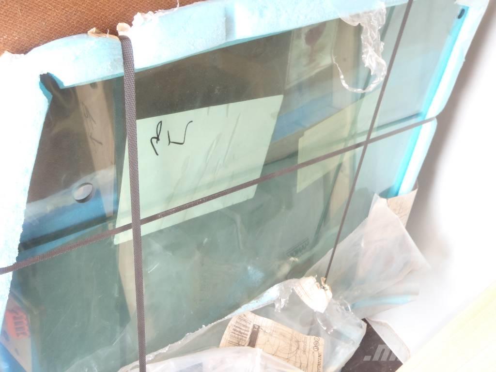 Fermec 860 Kabiny a interiér