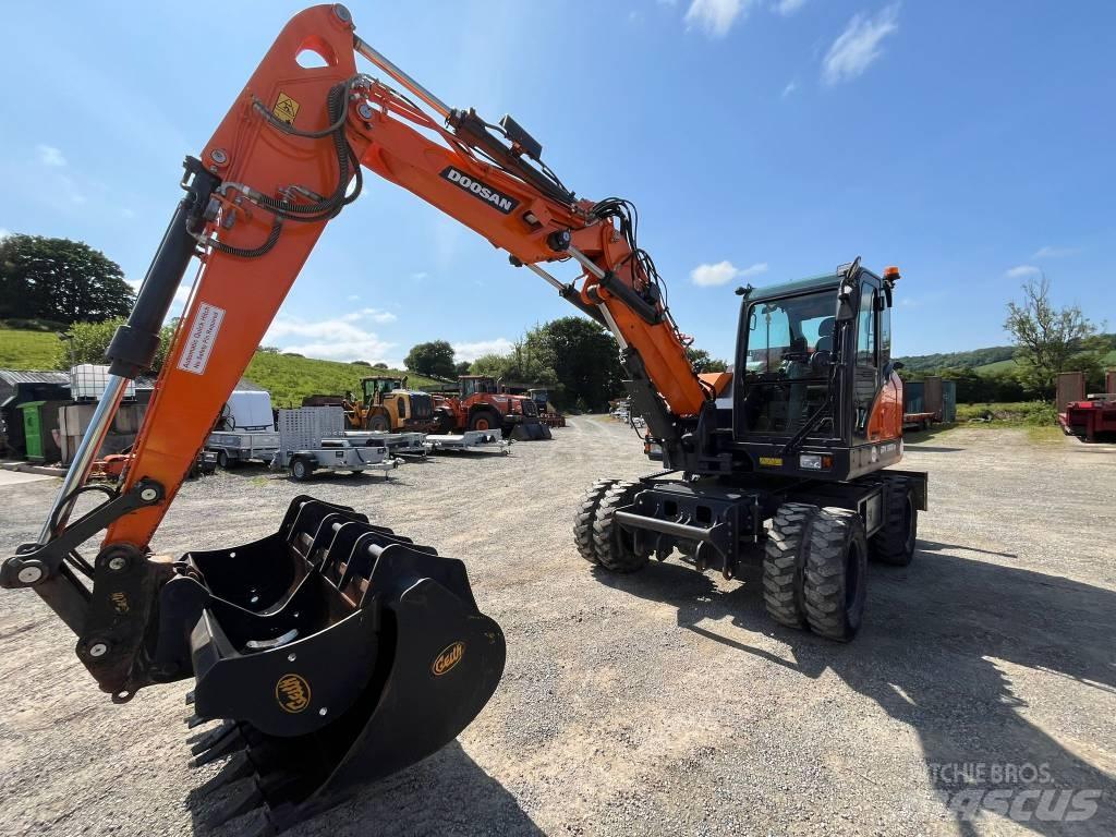 Develon DX 100 W-7 Kolová rýpadla
