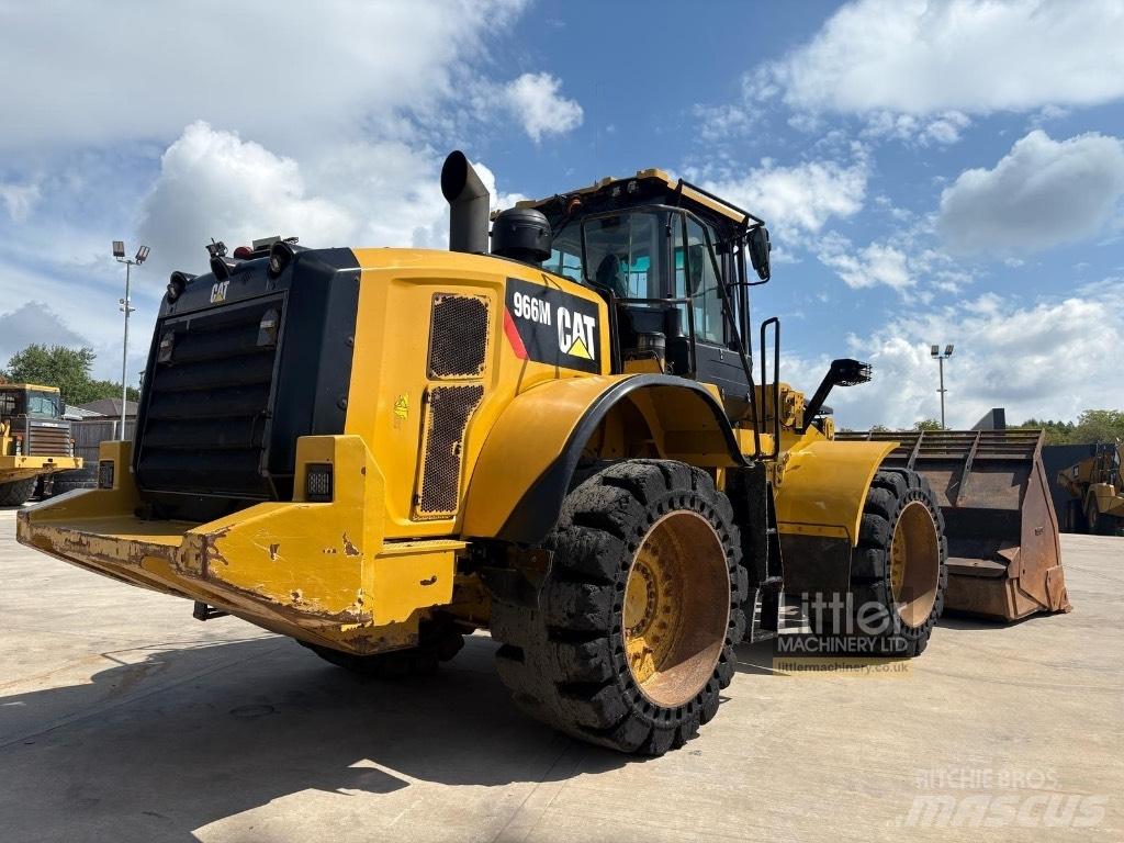 CAT 966 M Kolové nakladače