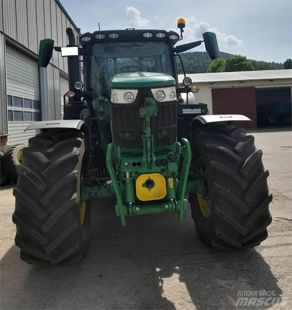 John Deere 6R 215 Traktory