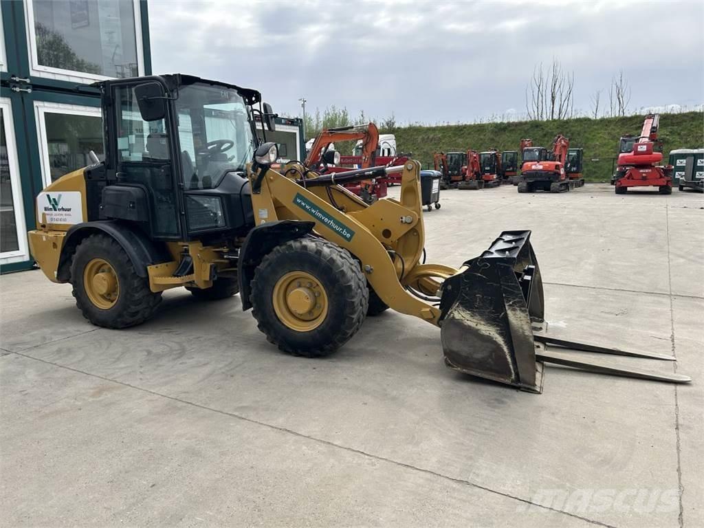 CAT 906M (8758) Víceúčelové nakladače