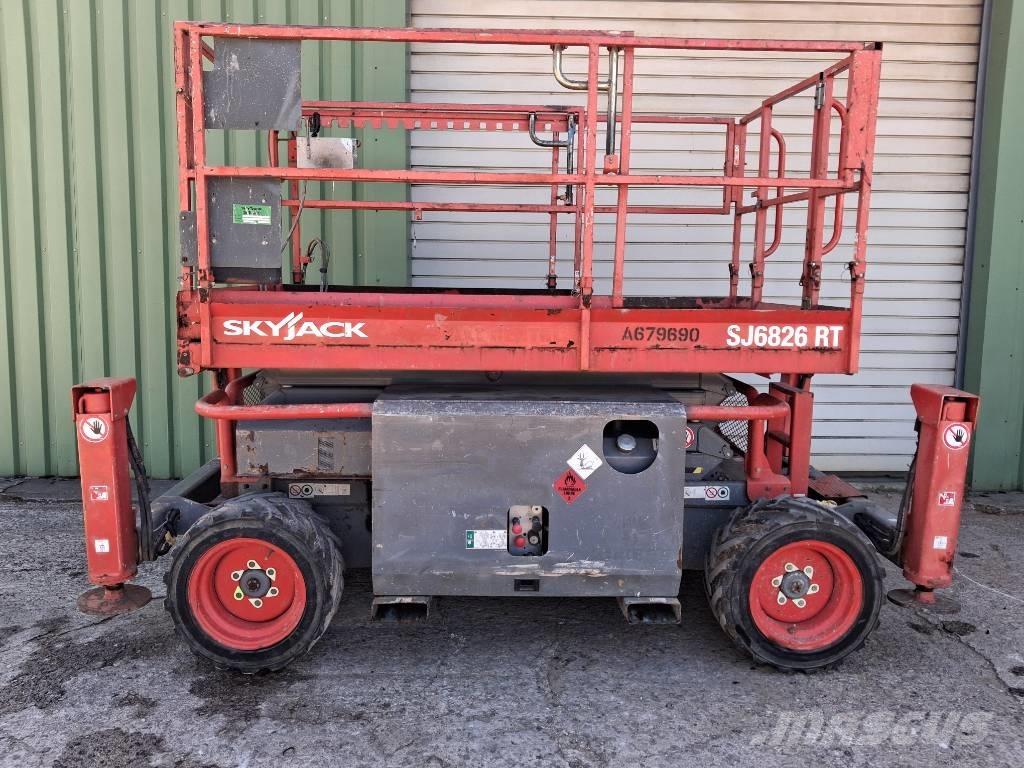 SkyJack SJ 6826 RT Nůžková zvedací plošina