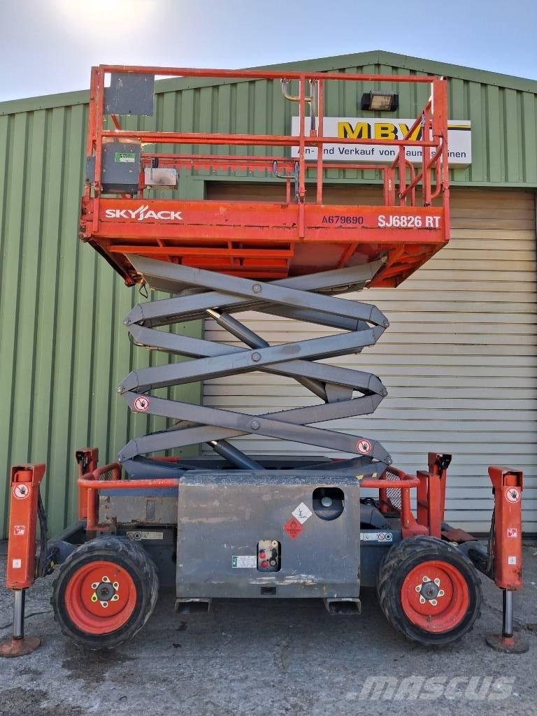 SkyJack SJ 6826 RT Nůžková zvedací plošina