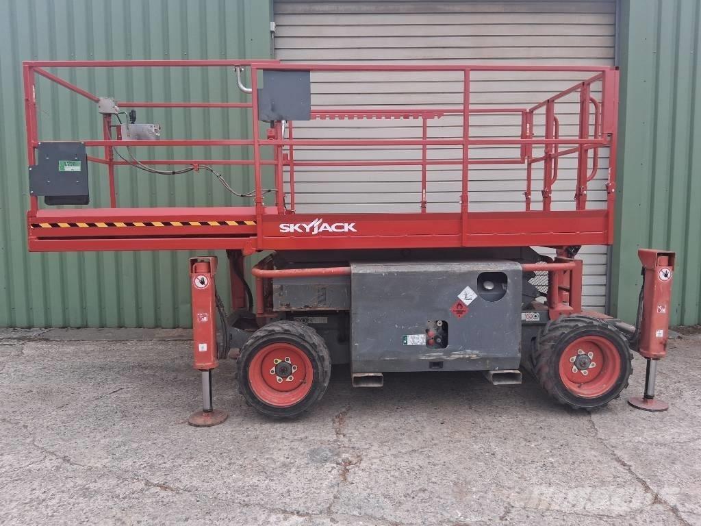 SkyJack SJ 6826 RT Nůžková zvedací plošina