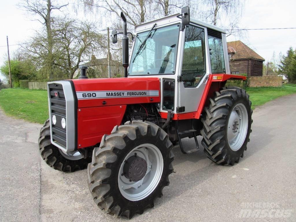 Massey Ferguson 690 Traktory