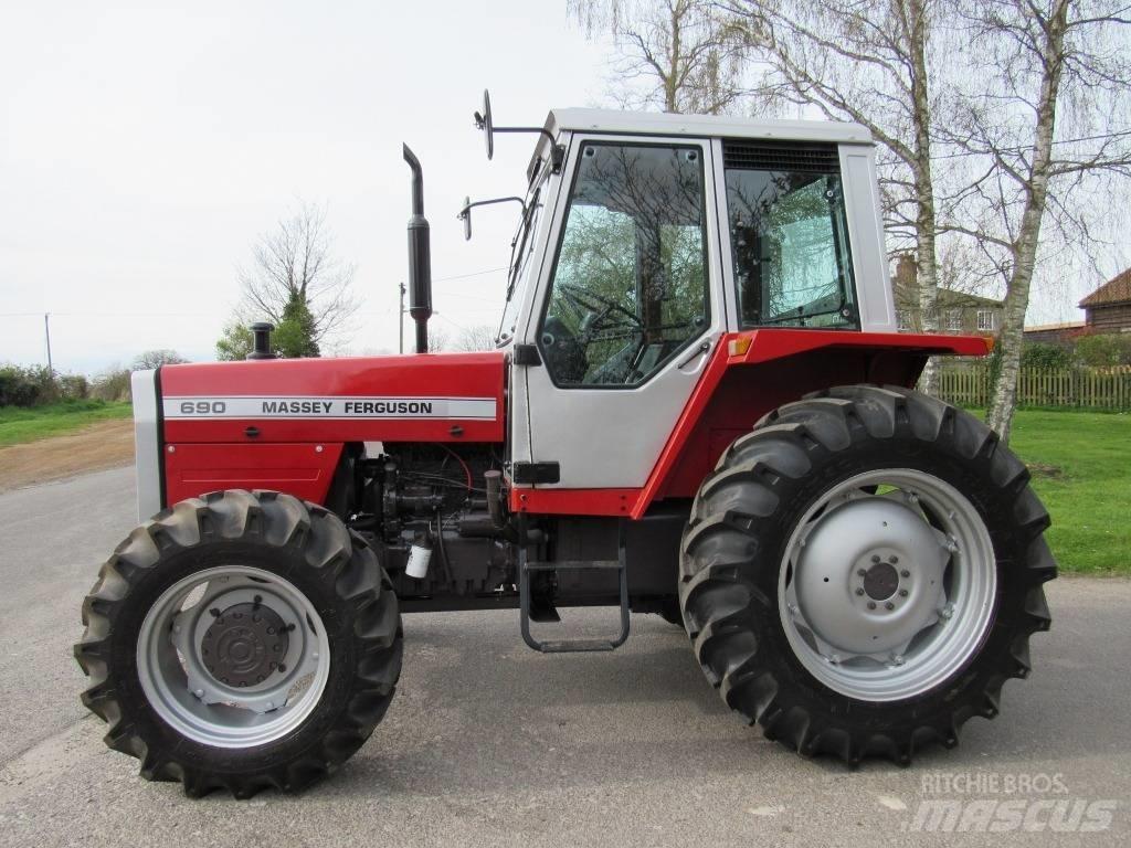 Massey Ferguson 690 Traktory
