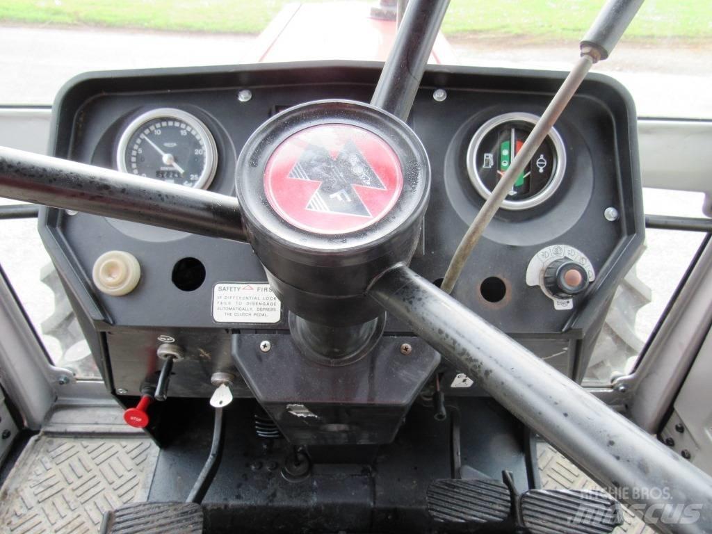 Massey Ferguson 690 Traktory