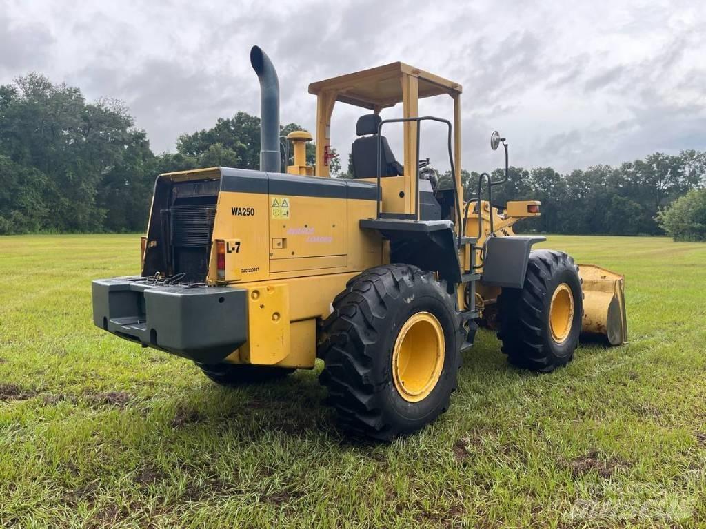 Komatsu WA 250-3L Kolové nakladače
