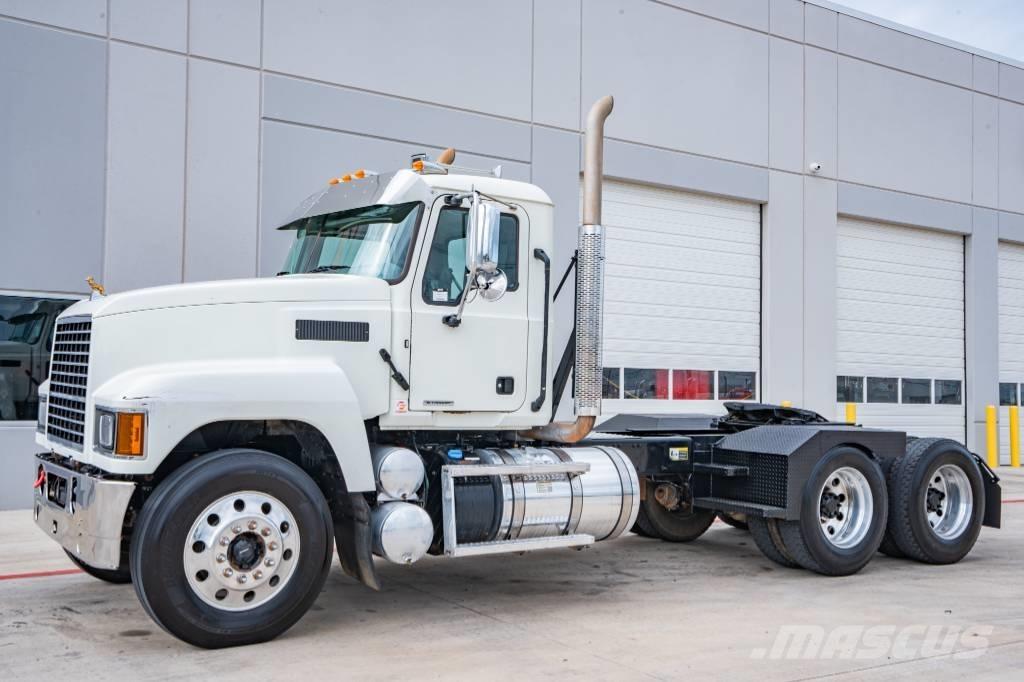 Mack Pinnacle 64T Tahače