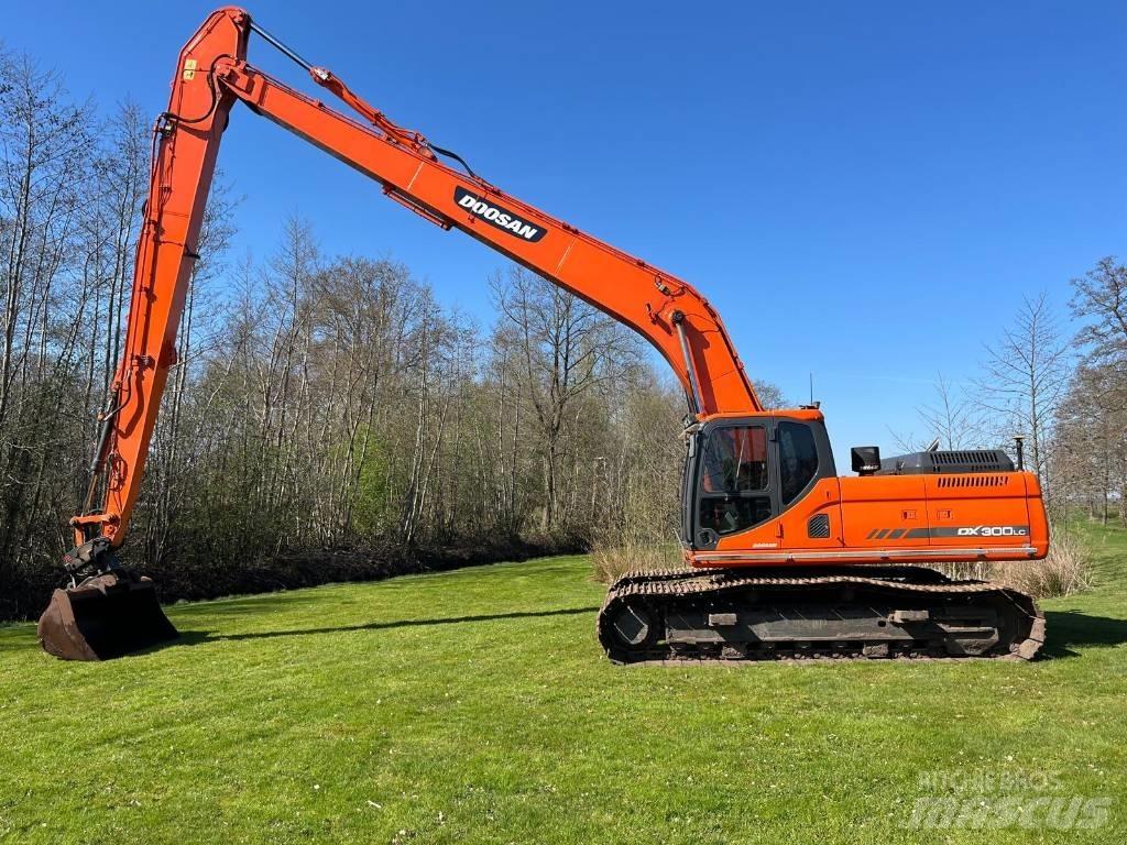 Doosan DX 300 Pásová rýpadla