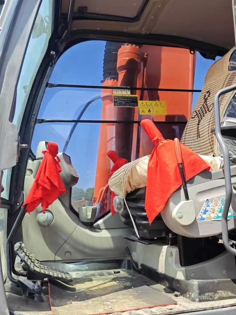 Hitachi ZX200 Pásová rýpadla