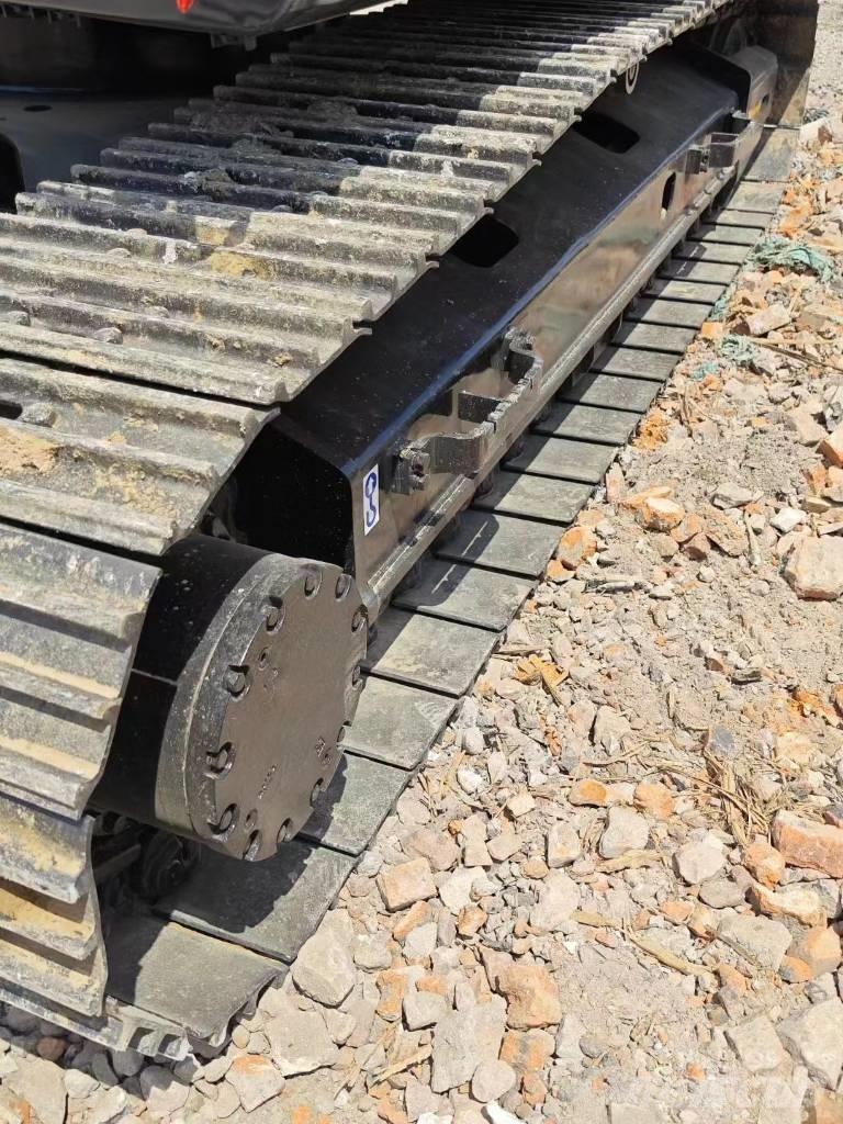 Hitachi ZX200 Pásová rýpadla