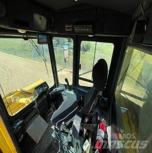 Bomag BC772EB-2 Tahačové válce