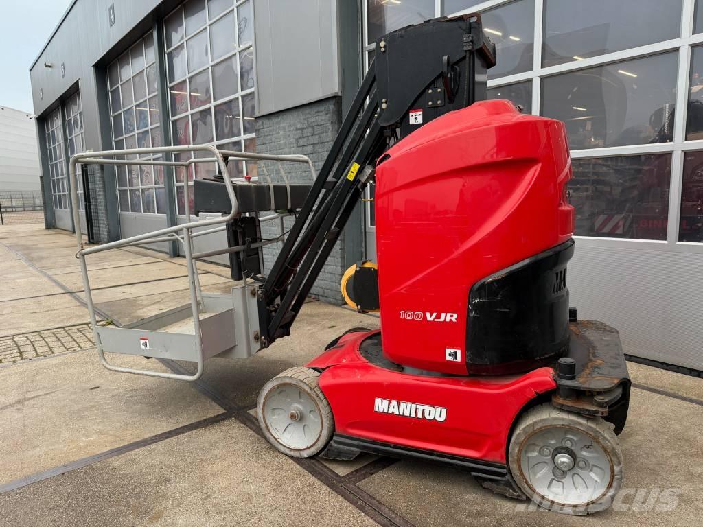 Manitou 100 VJR Vertikální sloupové výtahy