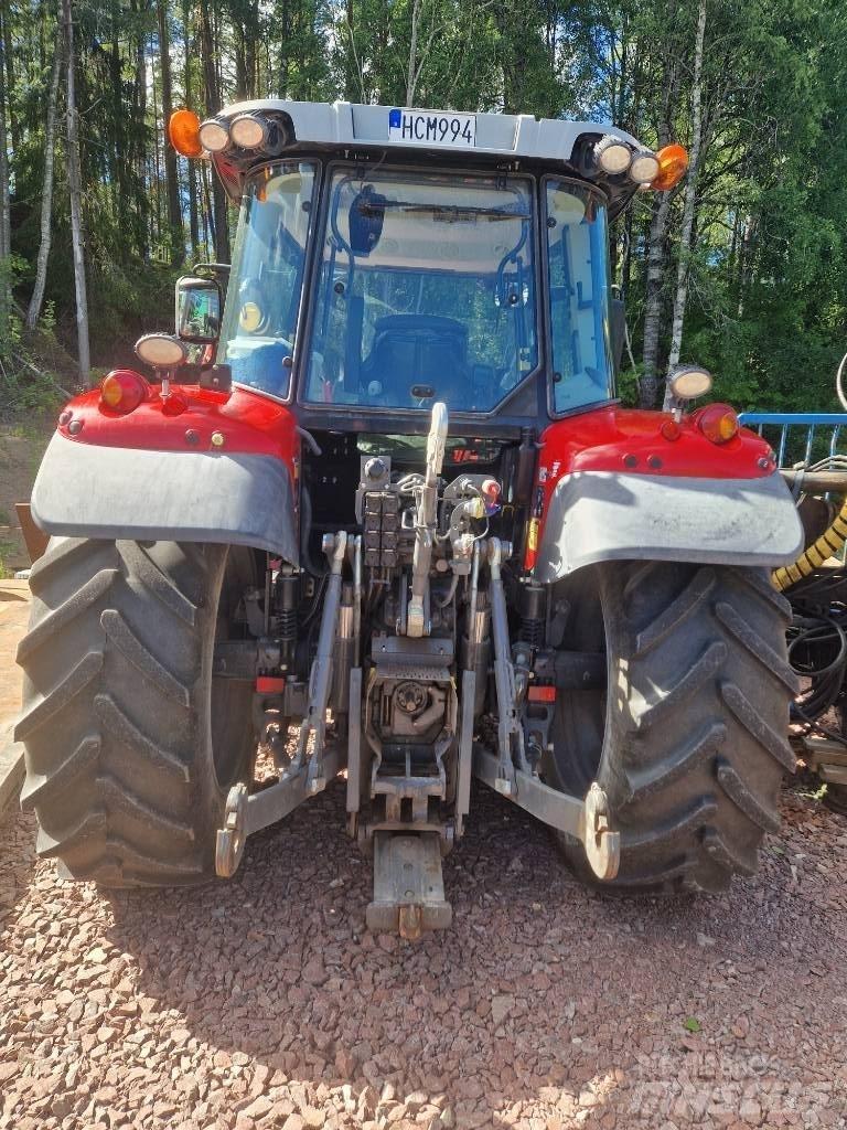 Massey Ferguson 5713 Traktory