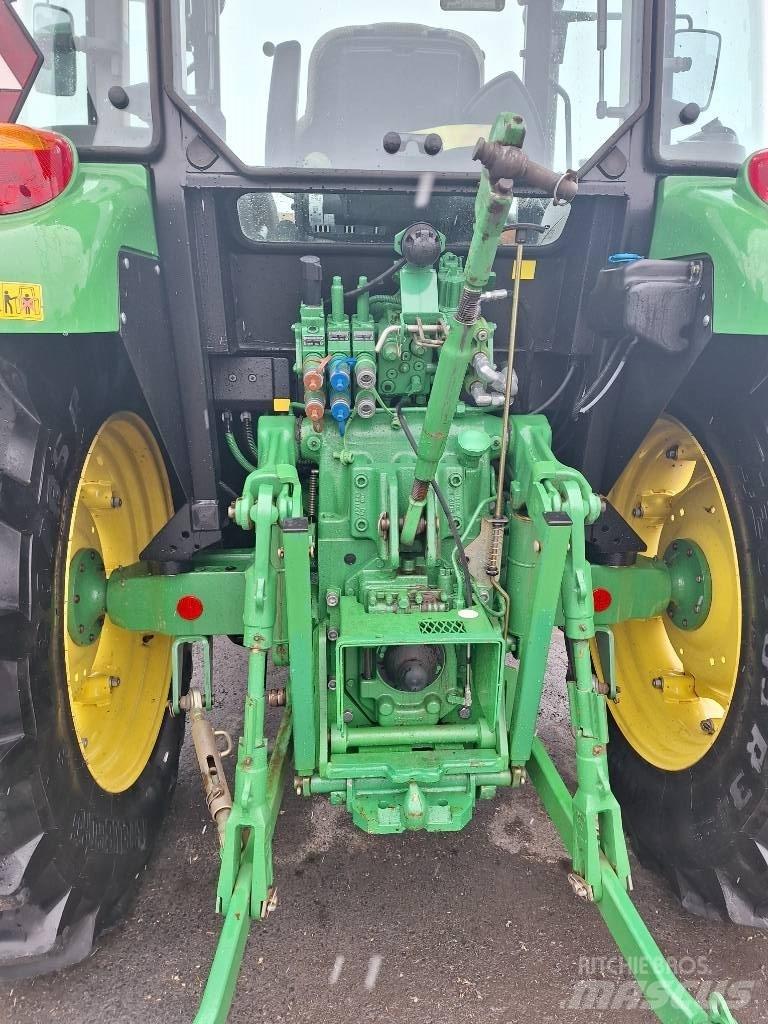 John Deere 5100 R Traktory