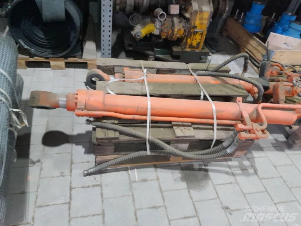 Hitachi ZX 210 Pásová rýpadla