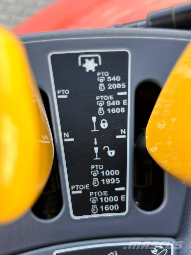 Kubota M 7153 Traktory