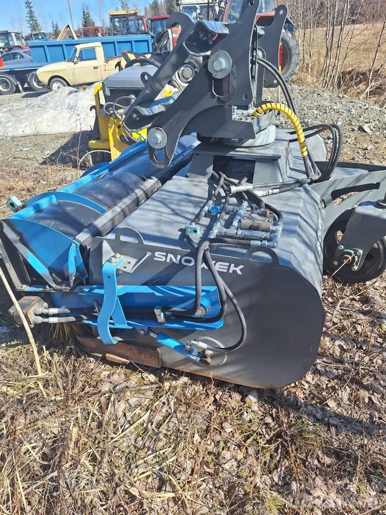Snowek Circulus 220M Sypače písku a soli