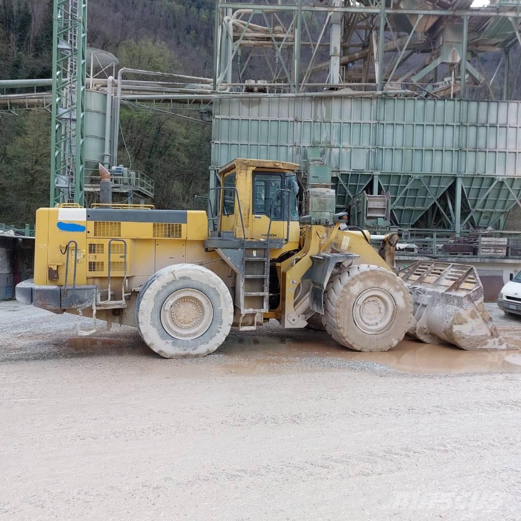 Komatsu WA 600-3 Kolové nakladače