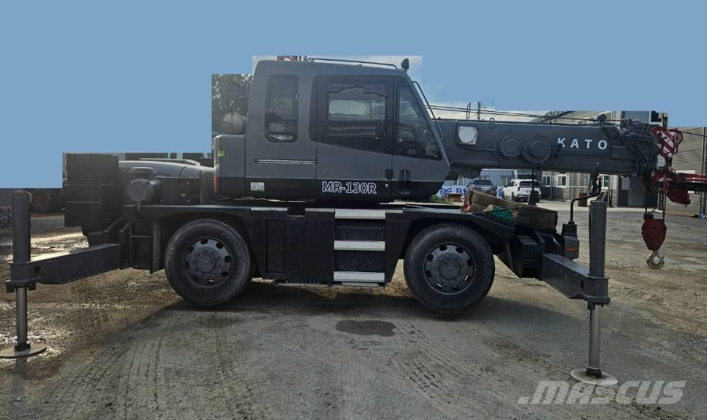 Kato KRM-13H-2 Univerzální terénní jeřáby