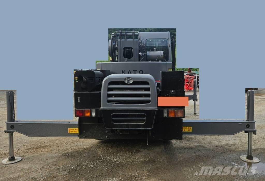 Kato KRM-13H-2 Univerzální terénní jeřáby