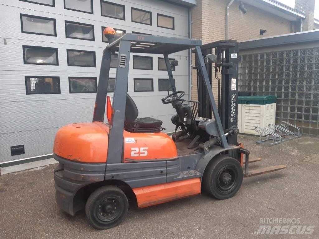 Toyota 6 FDF 25 Dieselové vozíky