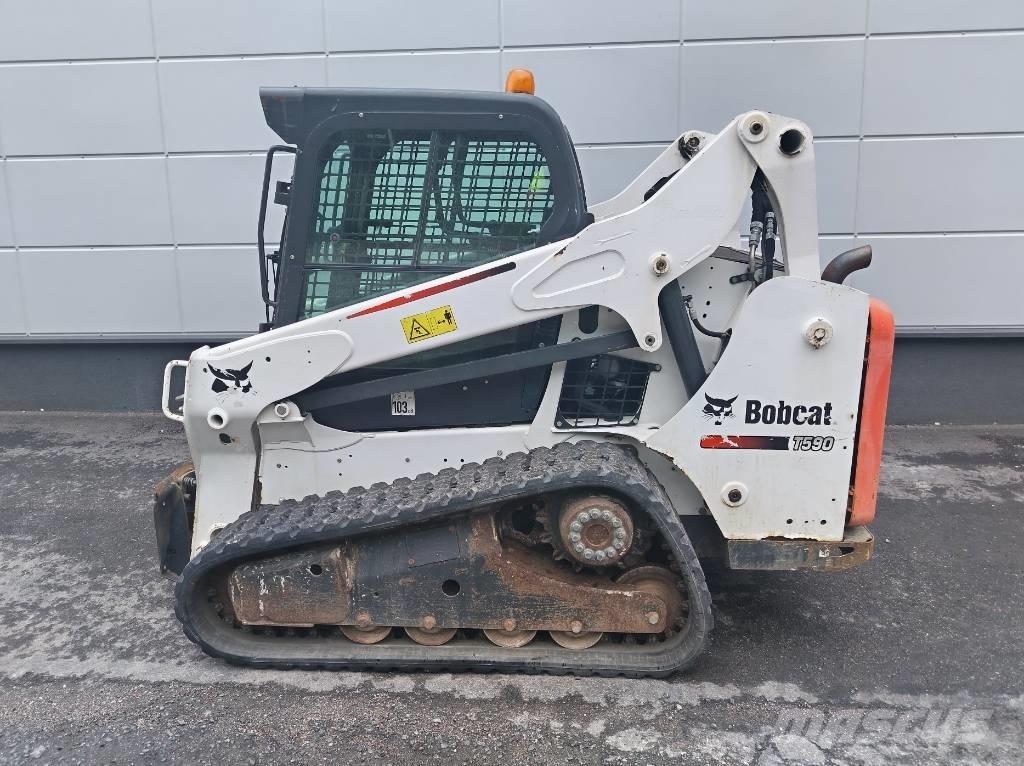 Bobcat T 590 Smykem řízené nakladače