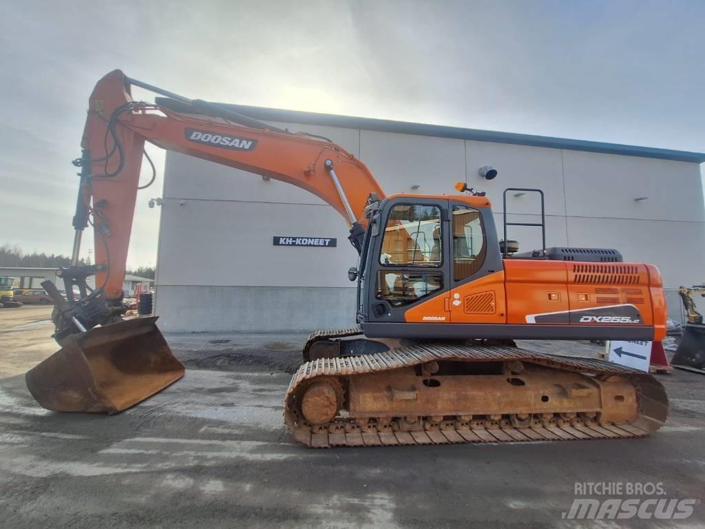 Doosan DX 255 LC-5 Pásová rýpadla