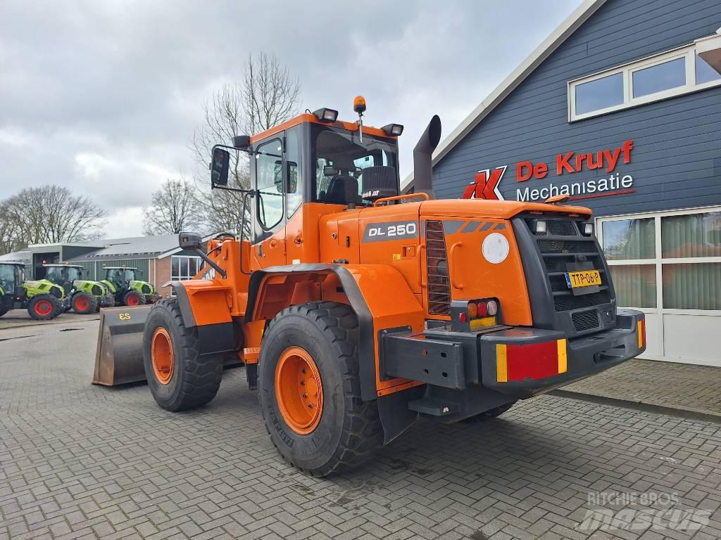 Doosan DL250 Kolové nakladače