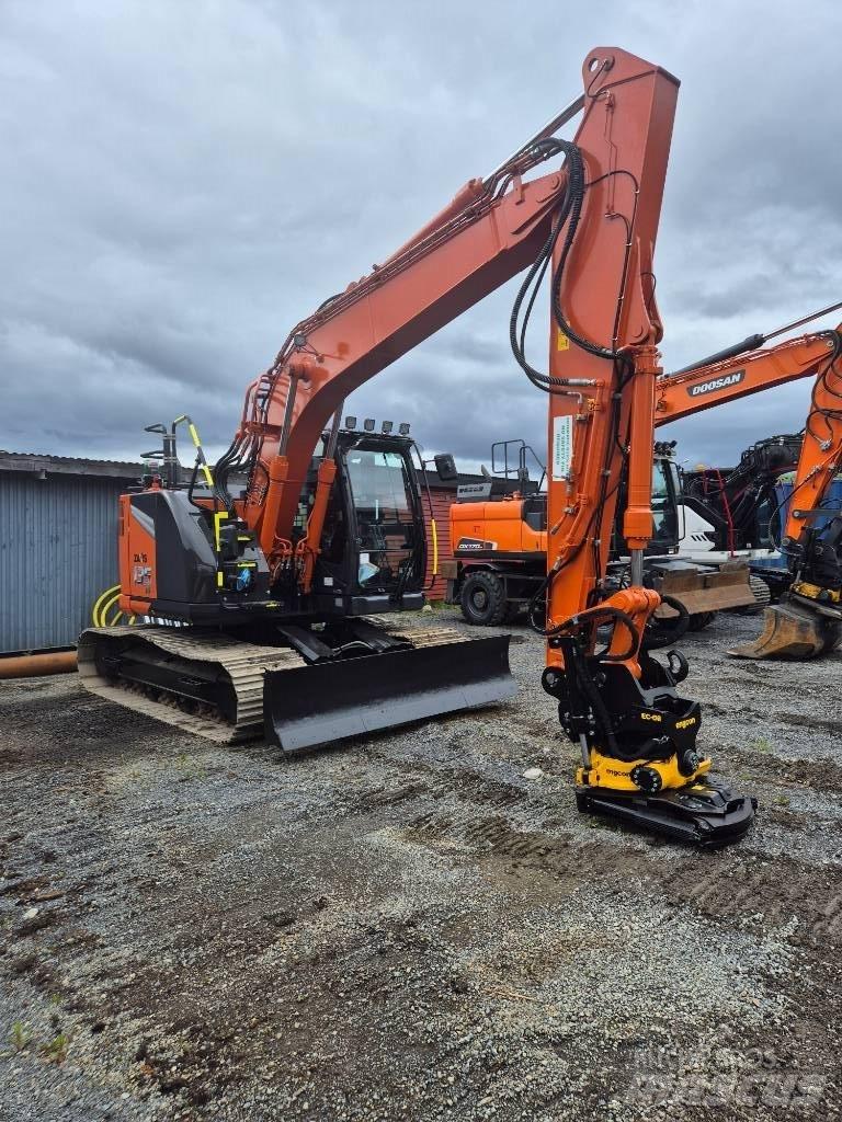 Hitachi ZX 135 US -7 Pásová rýpadla