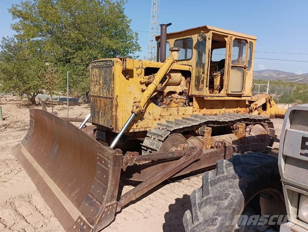 Komatsu D 85 A-12 Pásové dozery