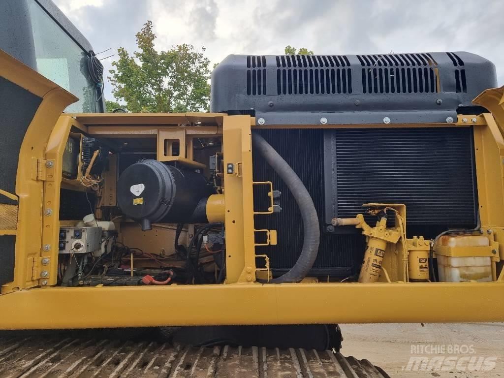 CAT 330 D Pásová rýpadla