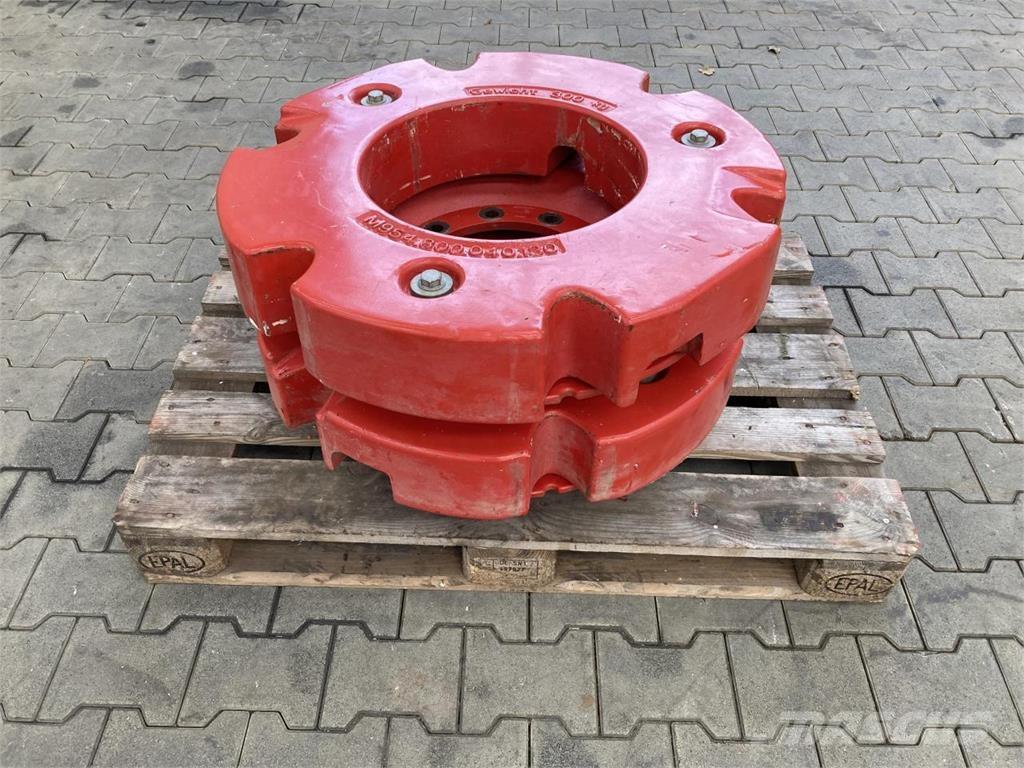 Fendt 2x 300 kg Další