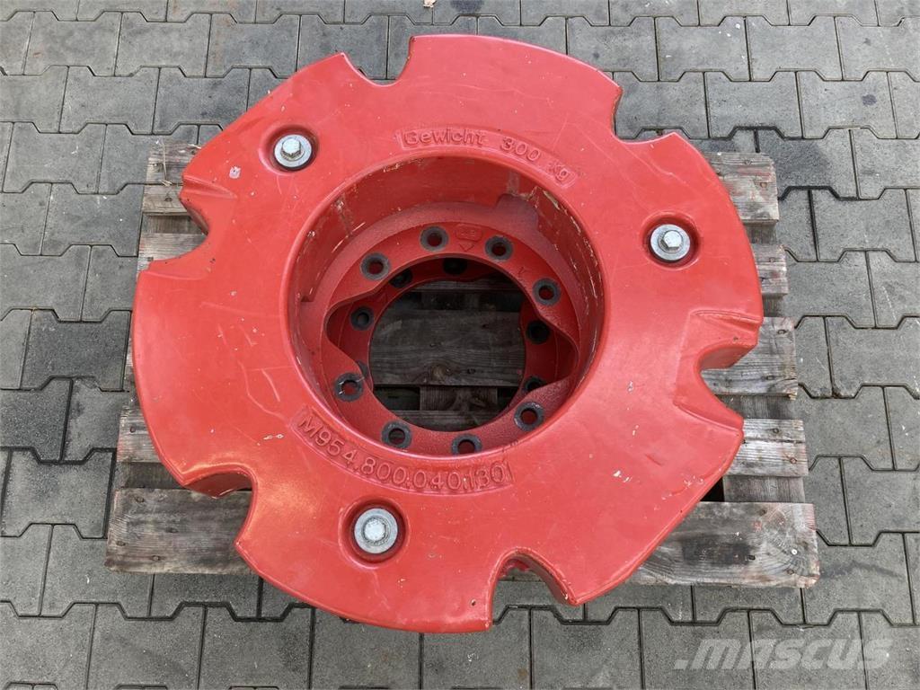 Fendt 2x 300 kg Další