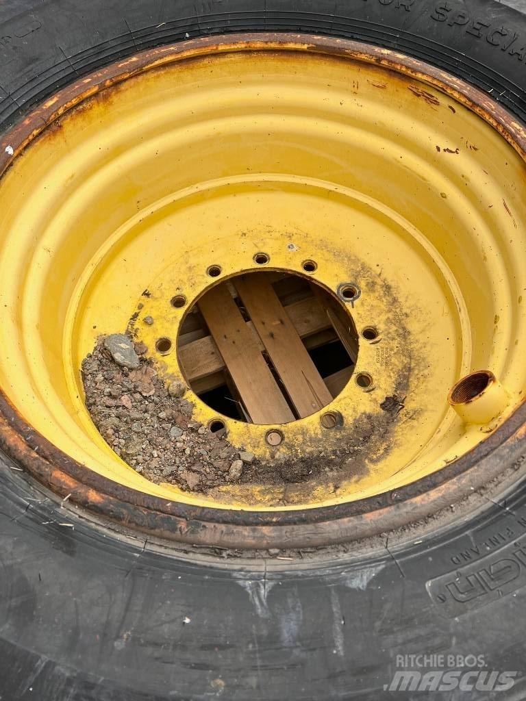 Nokian 700/70-34 Pneumatiky, kola a ráfky