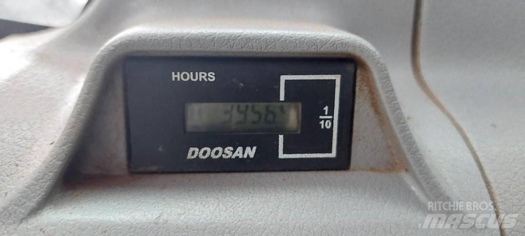 Doosan DX225LC-5 Pásová rýpadla