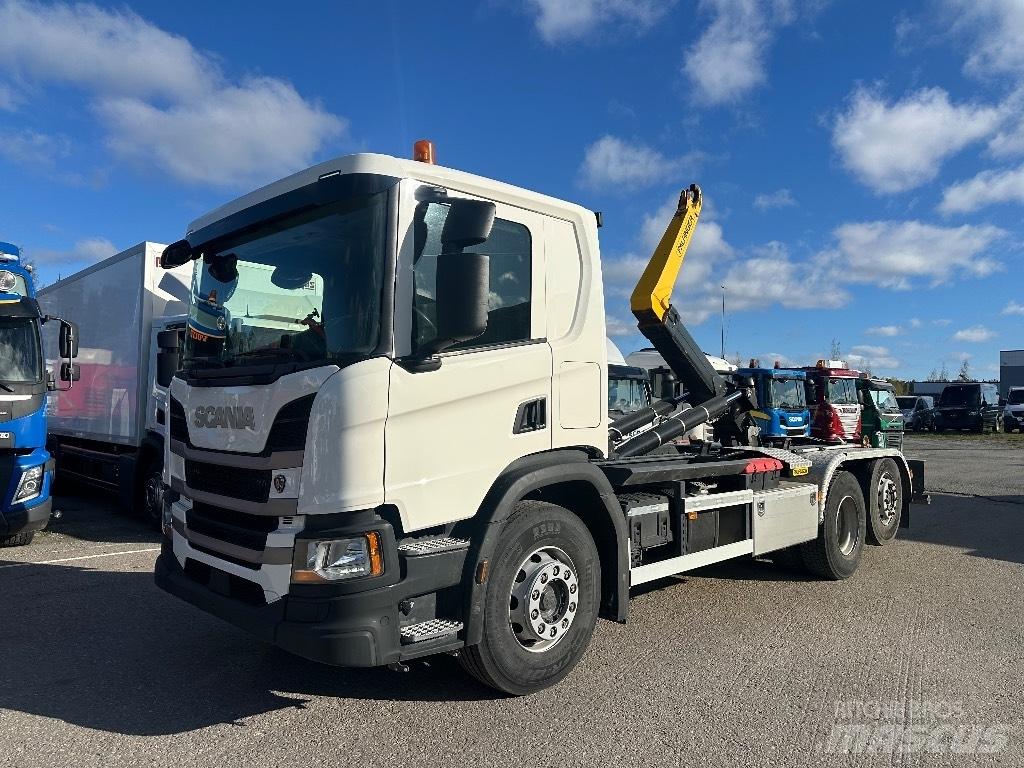 Scania P 360 Hákový nosič kontejnerů