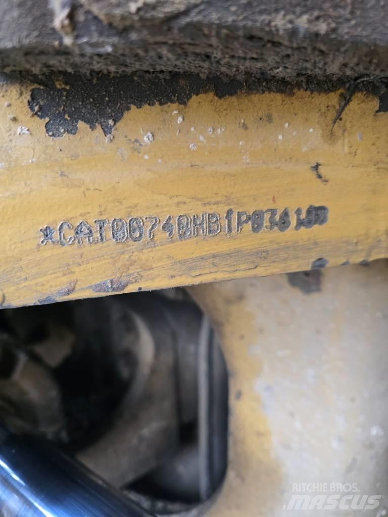 CAT 740 Kloubové dempry