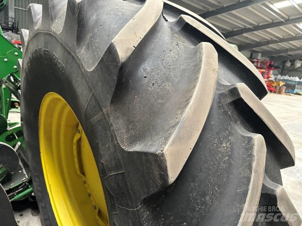 John Deere 6195 R Traktory