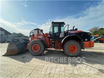 Hitachi ZW 250-6 Kolové nakladače
