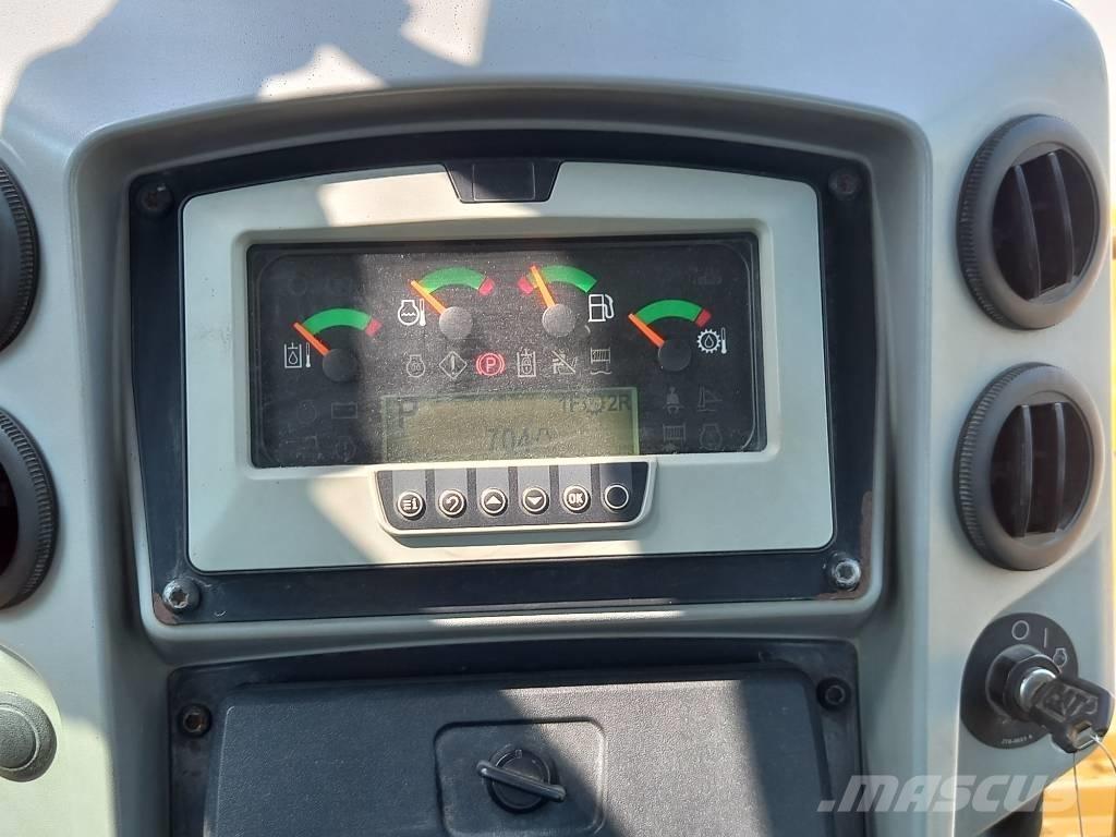 CAT D8T (Abu Dhabi) Pásové dozery
