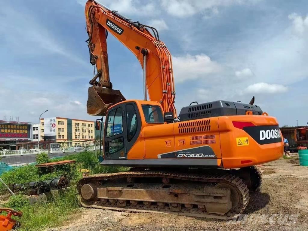 Doosan DX 300 Pásová rýpadla