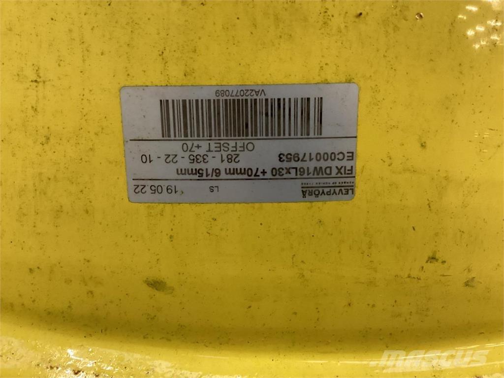 John Deere 16x30 Pneumatiky, kola a ráfky