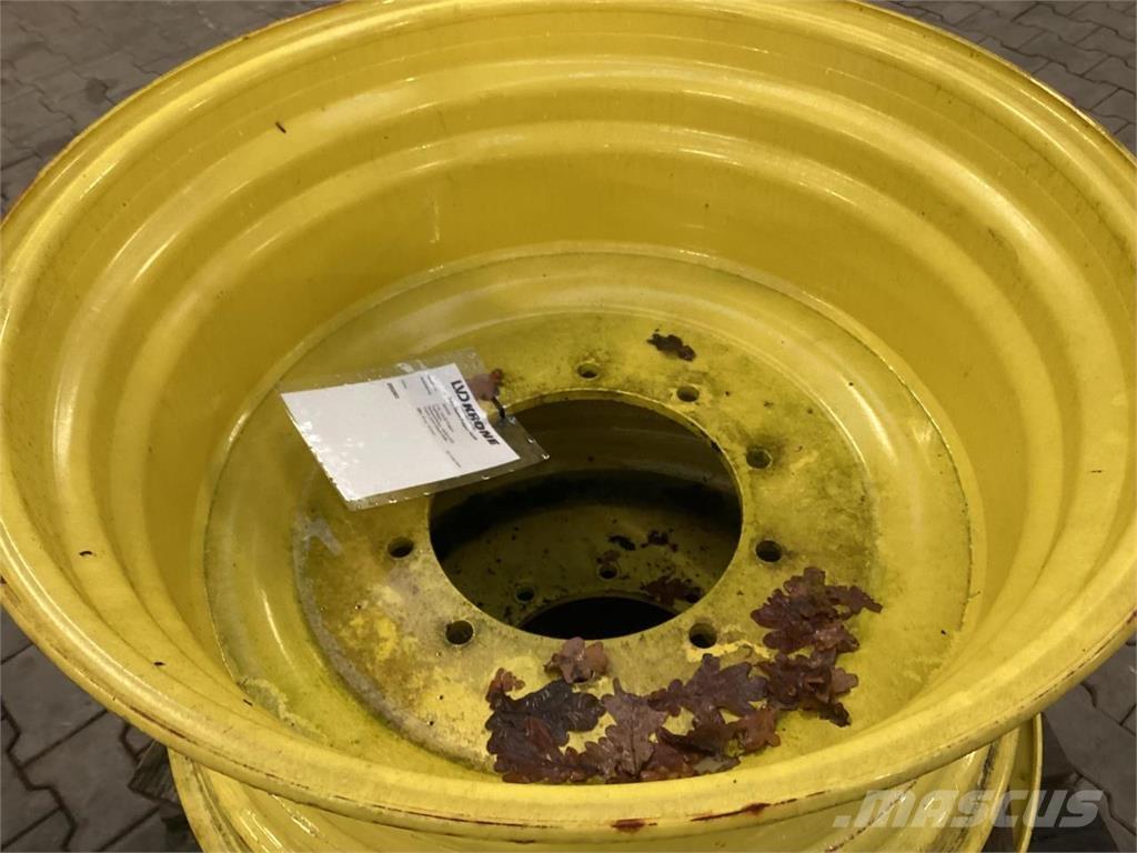 John Deere 16x30 Pneumatiky, kola a ráfky