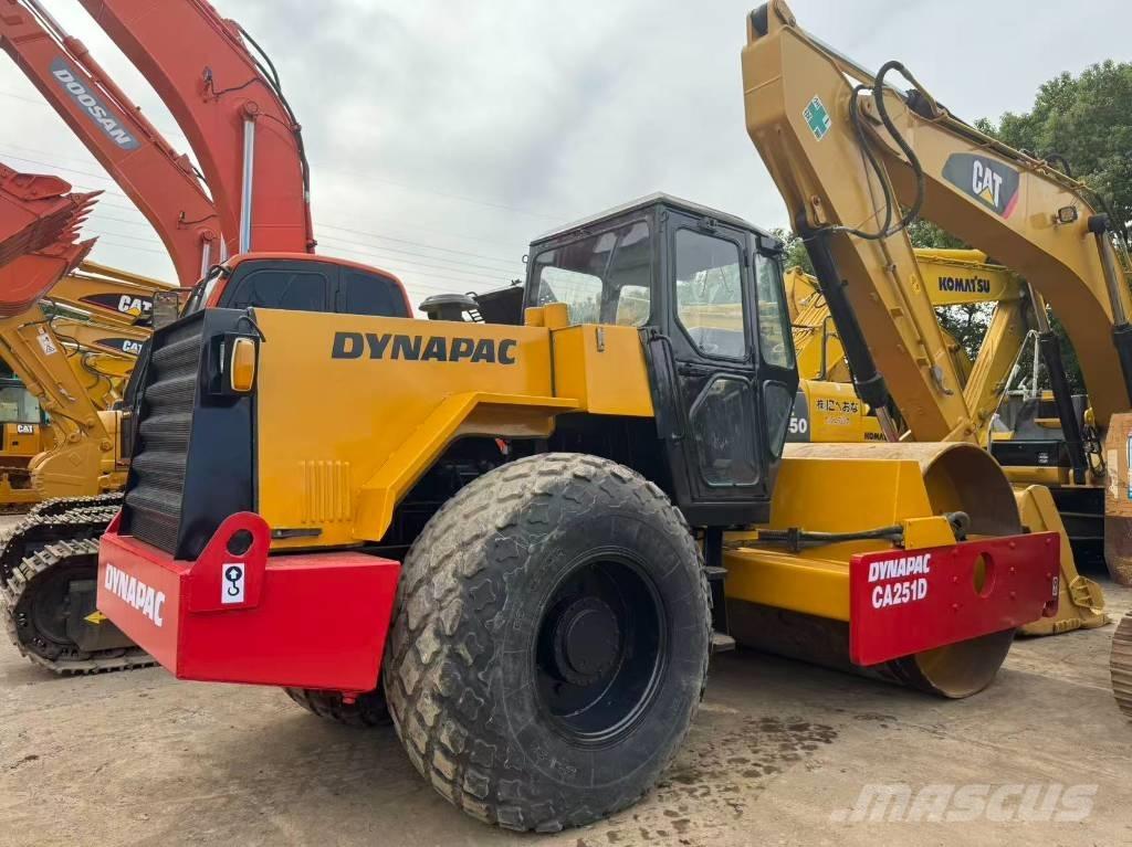 Dynapac CA 251 D Tahačové válce